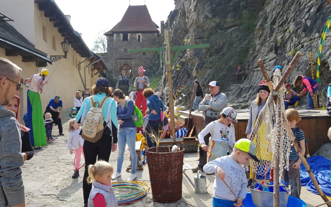 Zahájení letní sezóny na hradě Střekov se skřítky